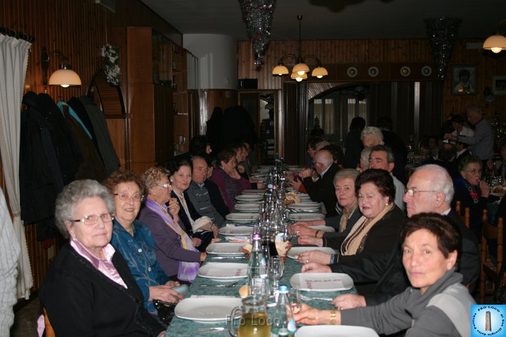 Pranzo Anziani 2011 (8).JPG